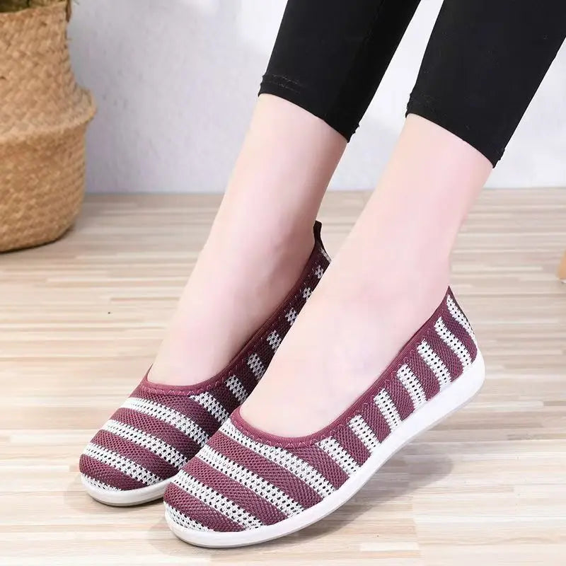 2024 New Women's Summer Mesh Casual Sports Shoes Soft Sole Non Slip Breathable Light Slip On Walking Shoes Elderly Shoes