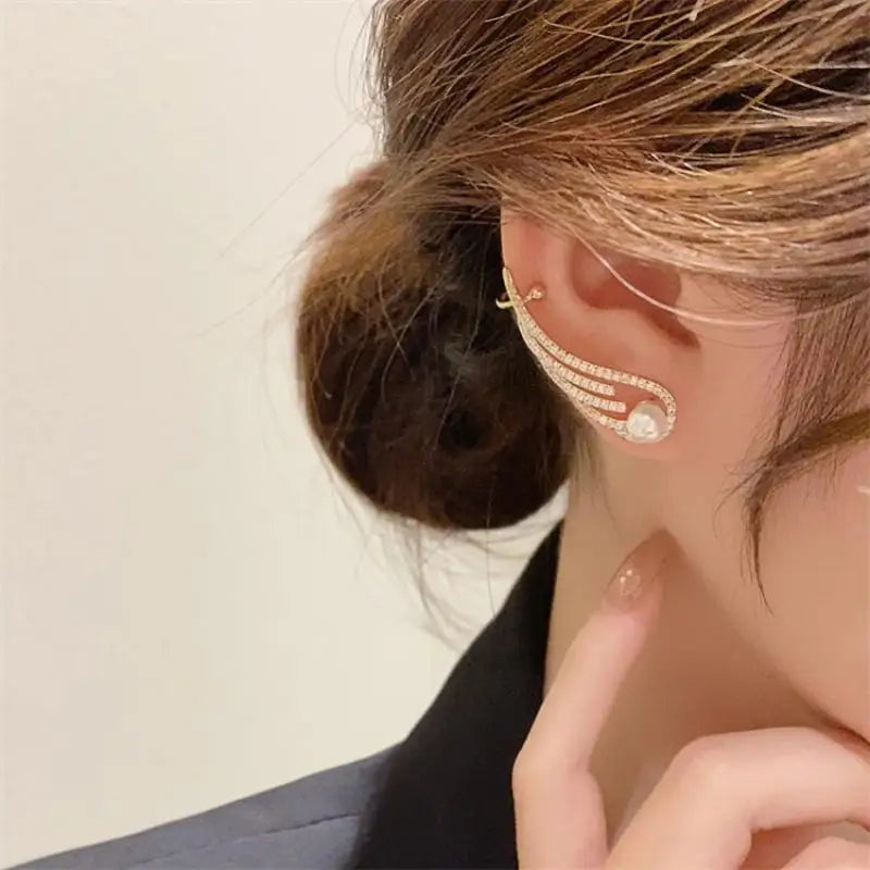 New Zircon Angel Wings Ear Clip Earrings for Women Girls Fashion Non Pier Cing Ear Cuff Ear Hook Party Wedding Jewelry Gift 2023