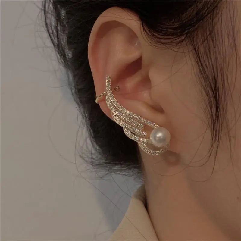 New Zircon Angel Wings Ear Clip Earrings for Women Girls Fashion Non Pier Cing Ear Cuff Ear Hook Party Wedding Jewelry Gift 2023