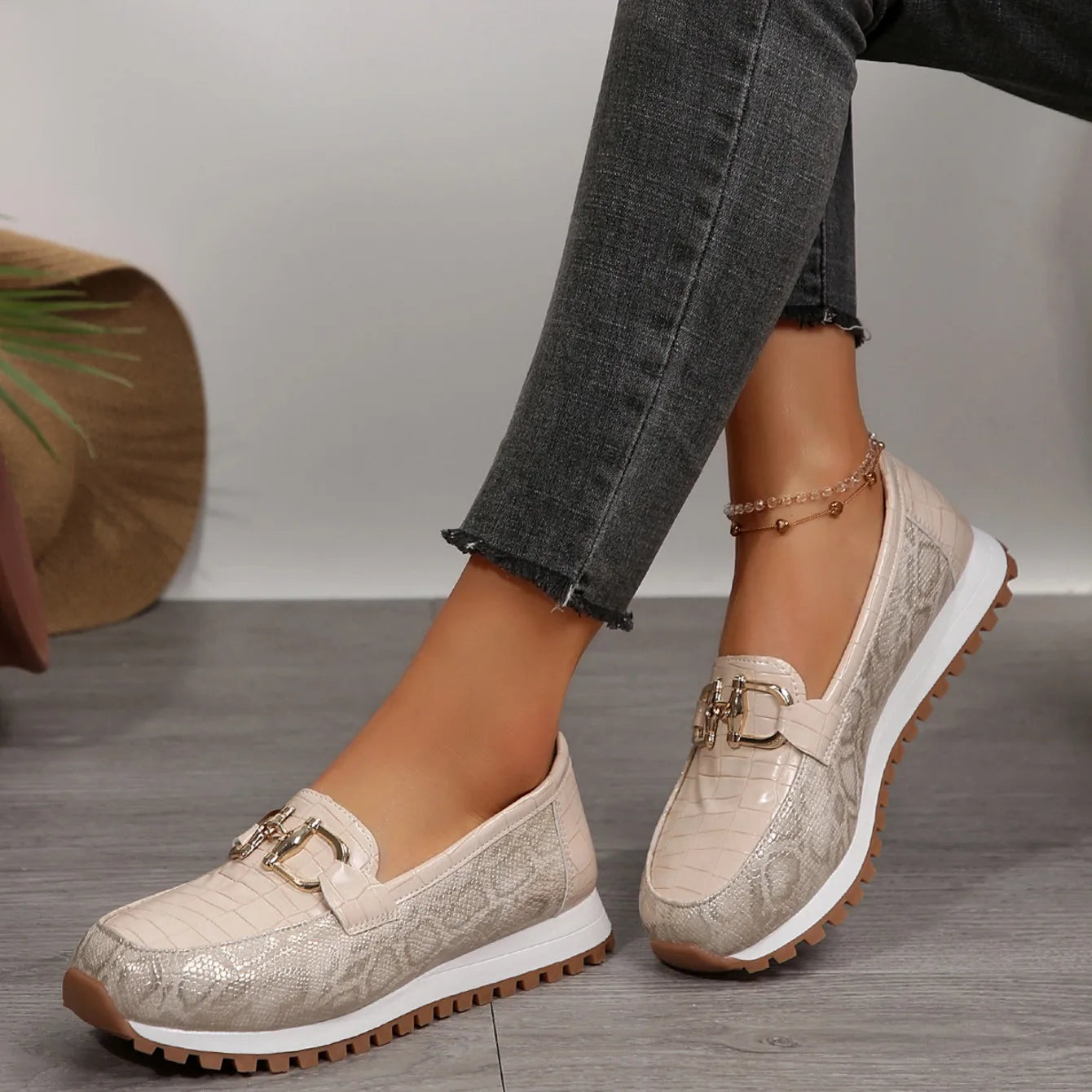 2024 Women Flat Cloth Stylish Light Durable Breathable Casual Shoes Slip-On Trend Classic Spring Women Metal Decoration Sneakers