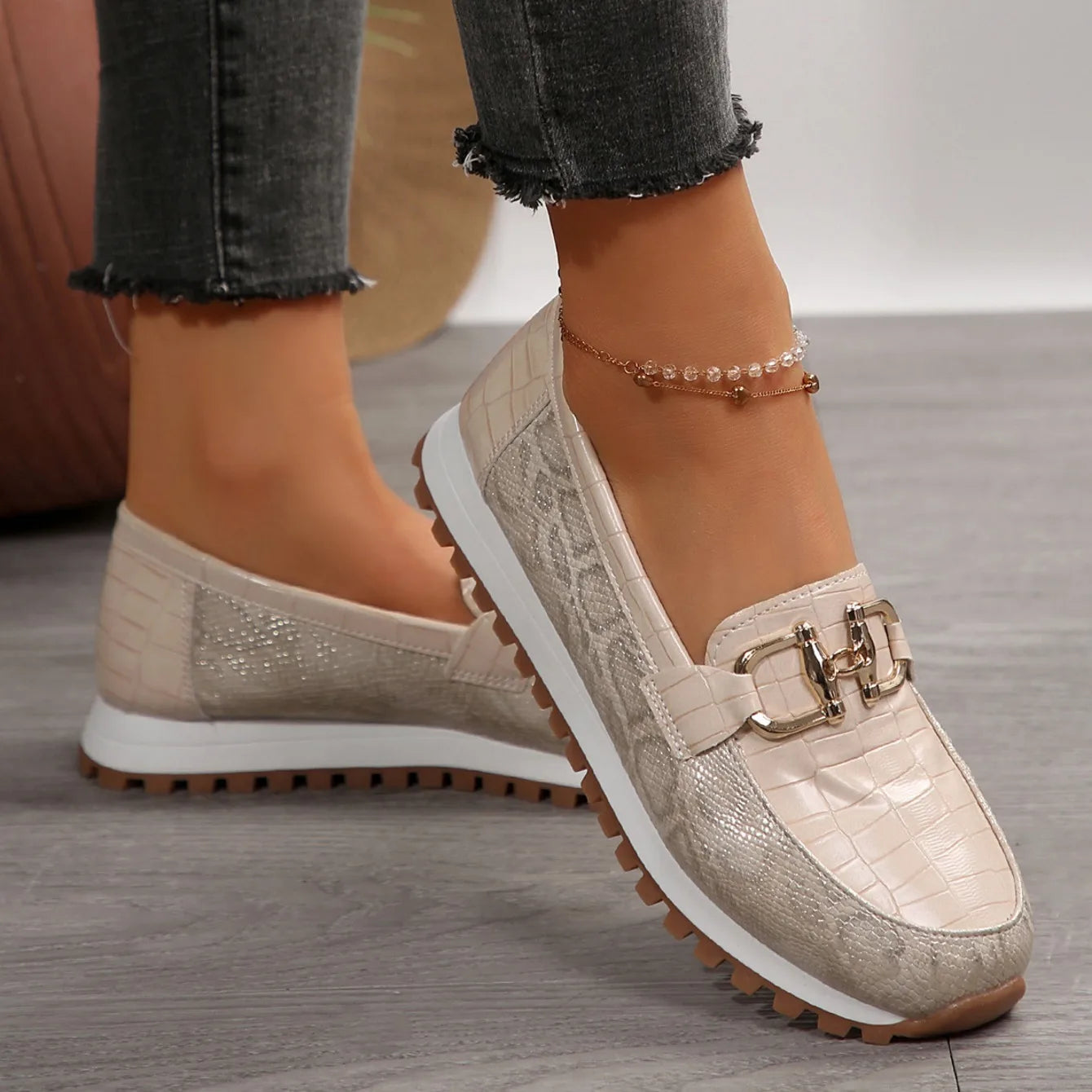 2024 Women Flat Cloth Stylish Light Durable Breathable Casual Shoes Slip-On Trend Classic Spring Women Metal Decoration Sneakers