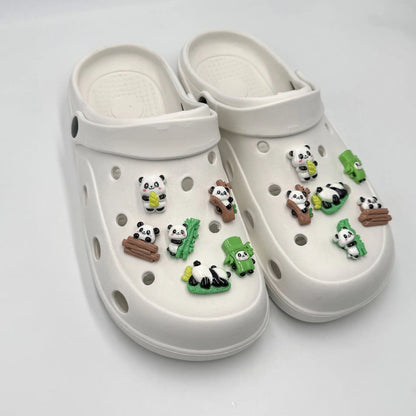 2024 Cartoon Panda Bamboo Hole Shoes Accessories Children Slippers Decoration Buckle Hole Shoes Flower Girl Джибитсы Украшения