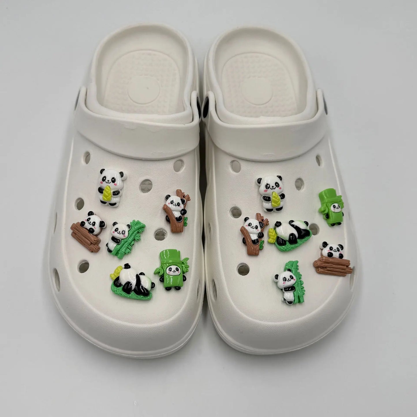 2024 Cartoon Panda Bamboo Hole Shoes Accessories Children Slippers Decoration Buckle Hole Shoes Flower Girl Джибитсы Украшения