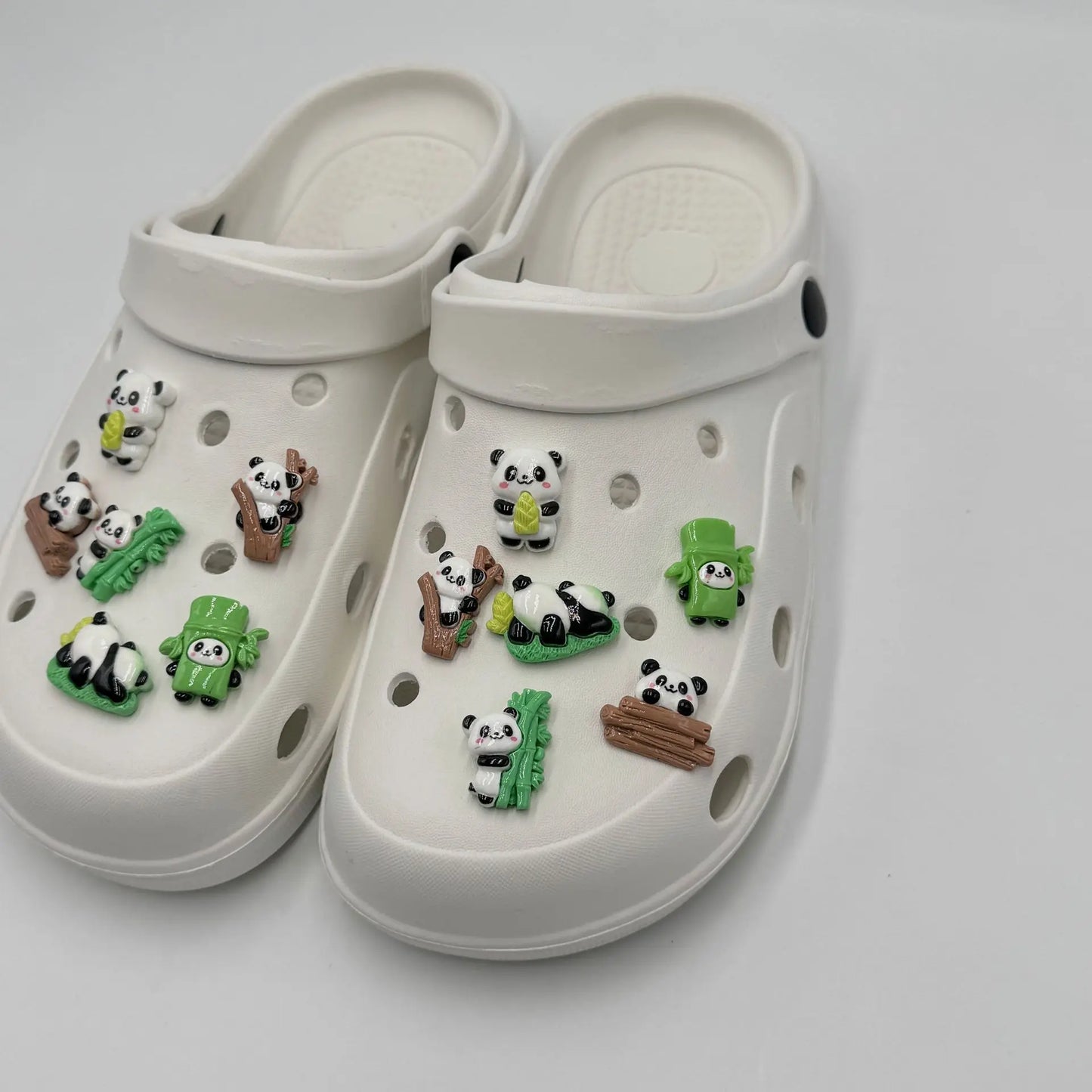 2024 Cartoon Panda Bamboo Hole Shoes Accessories Children Slippers Decoration Buckle Hole Shoes Flower Girl Джибитсы Украшения