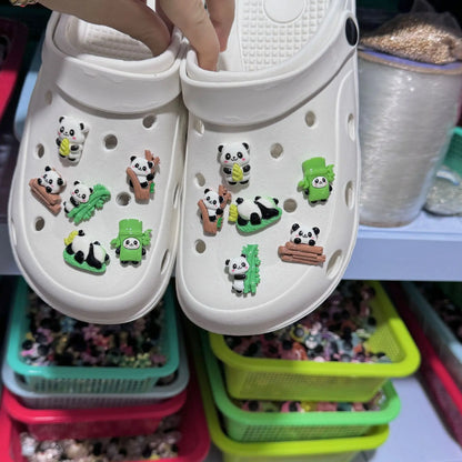 2024 Cartoon Panda Bamboo Hole Shoes Accessories Children Slippers Decoration Buckle Hole Shoes Flower Girl Джибитсы Украшения